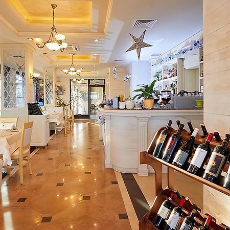 Private Apartments By The Sea With A Large Terrace In Apart Hotel! 帕莫瑞 外观 照片