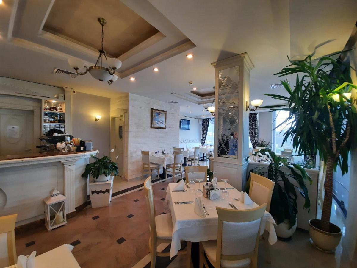 Private Apartments By The Sea With A Large Terrace In Apart Hotel! 帕莫瑞 外观 照片