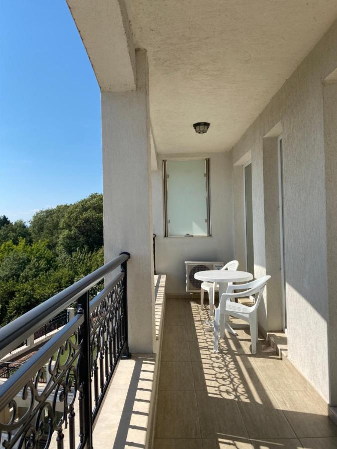 Private Apartments By The Sea With A Large Terrace In Apart Hotel! 帕莫瑞 外观 照片
