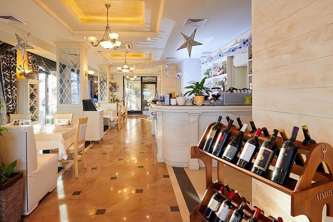 Private Apartments By The Sea With A Large Terrace In Apart Hotel! 帕莫瑞 外观 照片