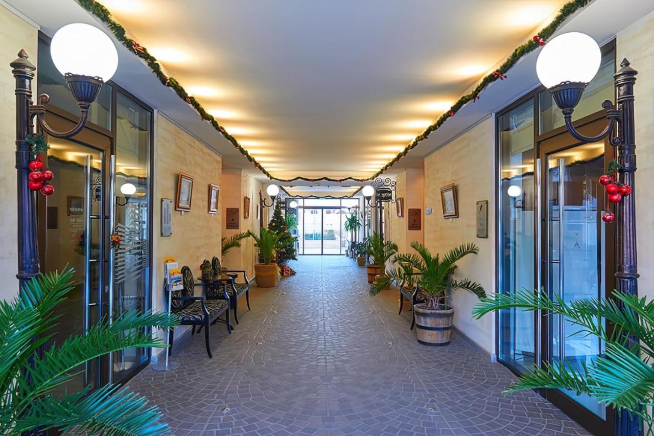 Private Apartments By The Sea With A Large Terrace In Apart Hotel! 帕莫瑞 外观 照片