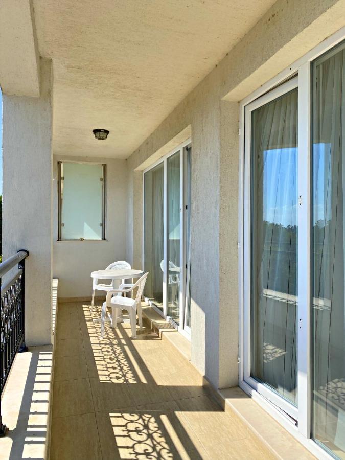 Private Apartments By The Sea With A Large Terrace In Apart Hotel! 帕莫瑞 外观 照片